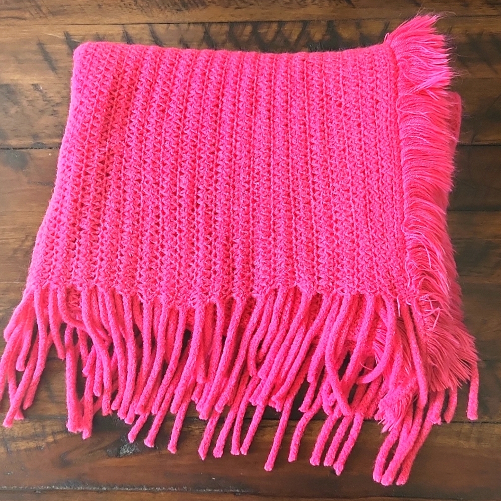 Beautiful hot pink scarf in excellent condition!